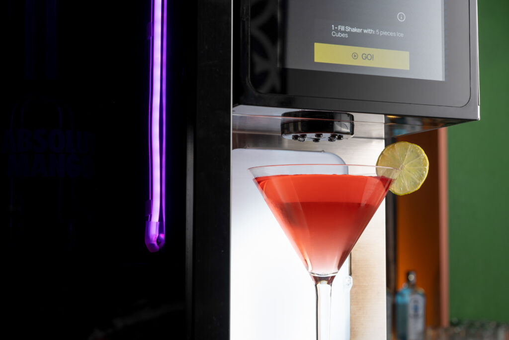 Mixologiq Mixo 8 avatud pudelikapi ja koostisosade vaade